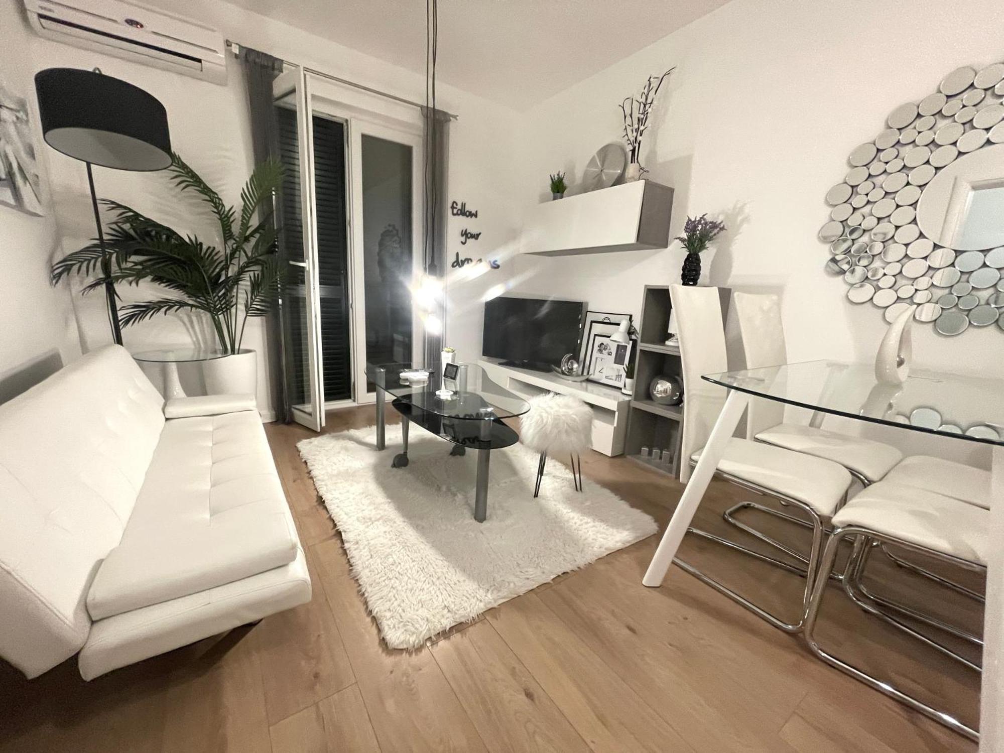 Apartment New Chic ซูเปตาร์ ภายนอก รูปภาพ